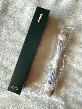 Ciele Dual-Ended Blush Brush Cruelty-Free Vegan Synthetic Fiber Beige Black New